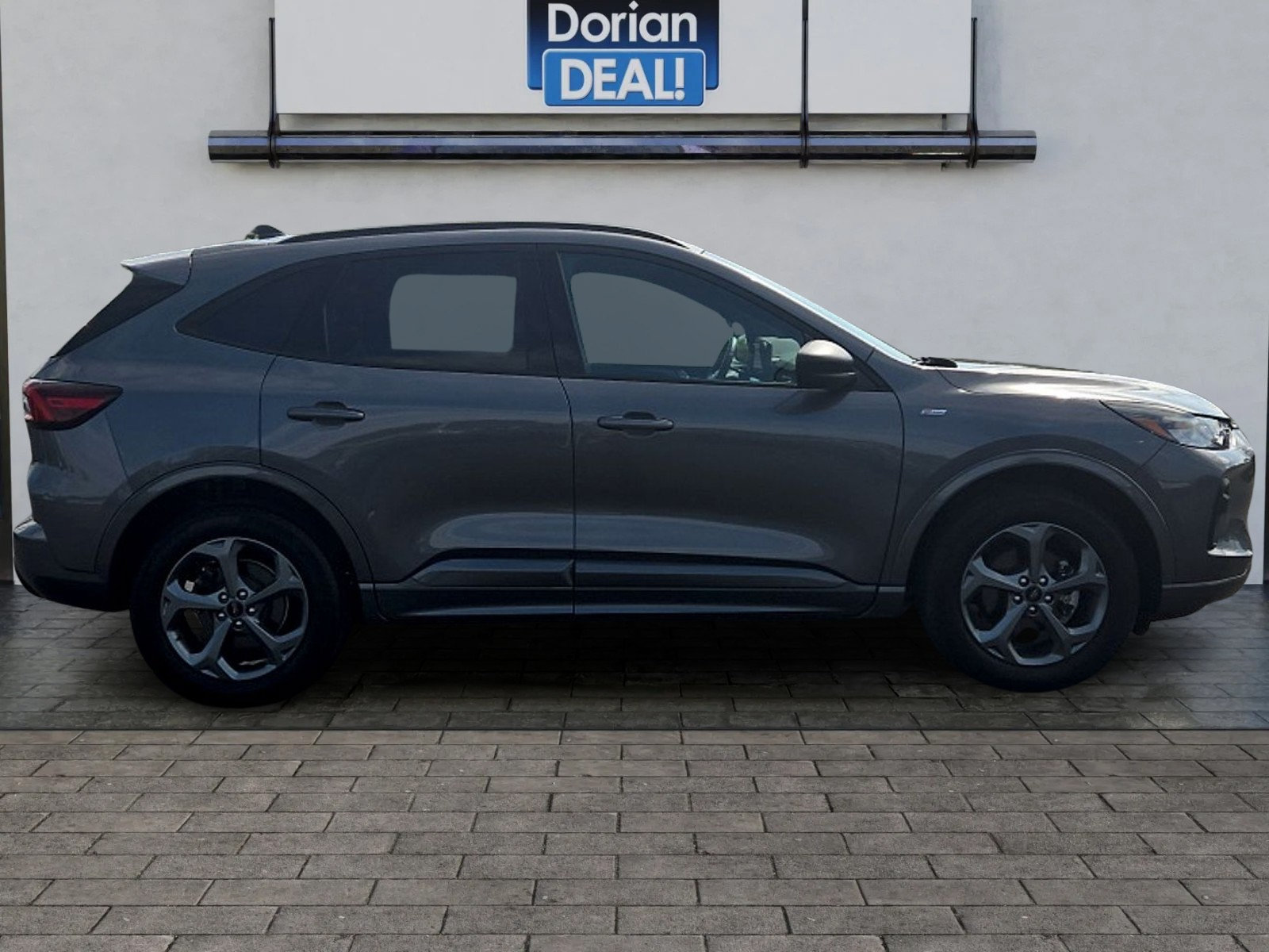 Used 2024 Ford Escape ST-Line w/ Tech Pack #1 AWD/4WD image 2
