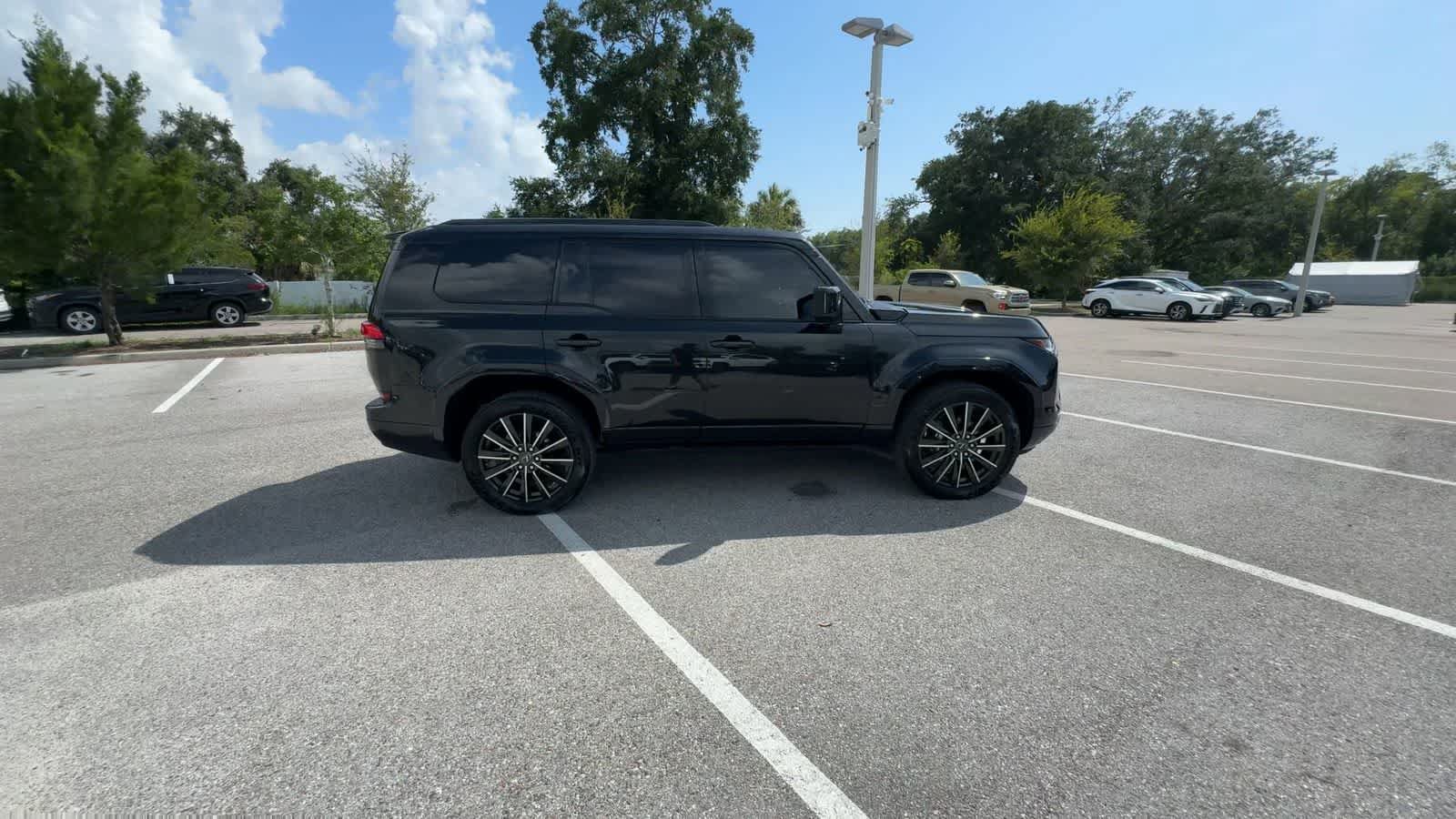 Used 2025 Lexus GX 550 w/ Accessory Package (2T) AWD/4WD image 9