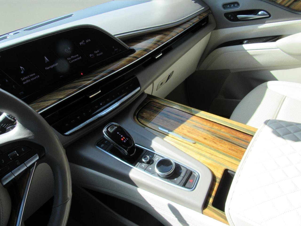 Used 2021 Cadillac Escalade Premium Luxury Platinum AWD/4WD image 32