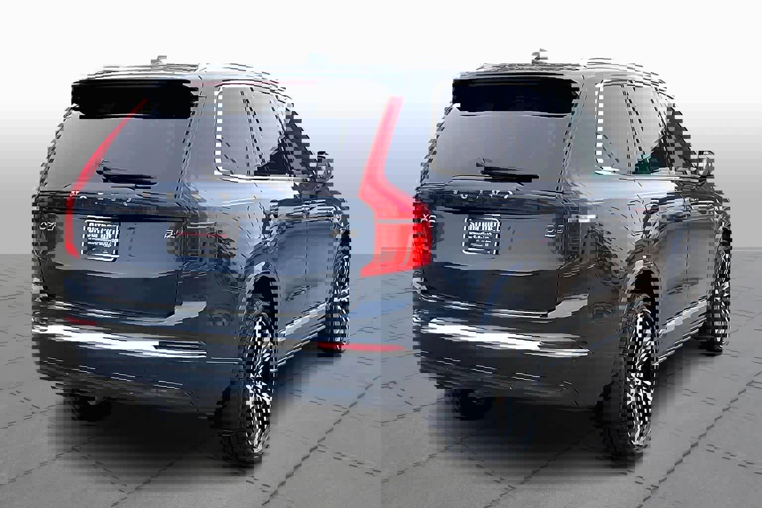 Used 2024 Volvo XC90 B6 Ultimate w/ Lounge Package image 13