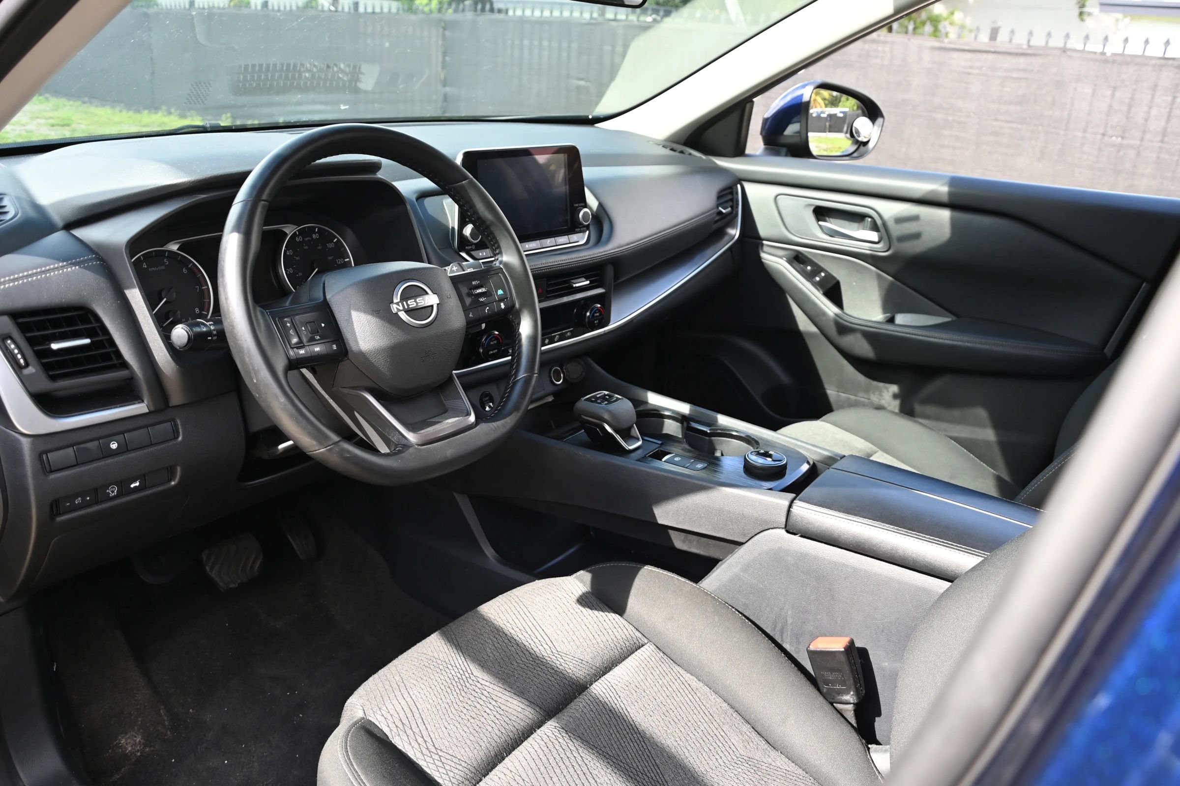 Used 2025 Nissan Rogue SV AWD/4WD image 13