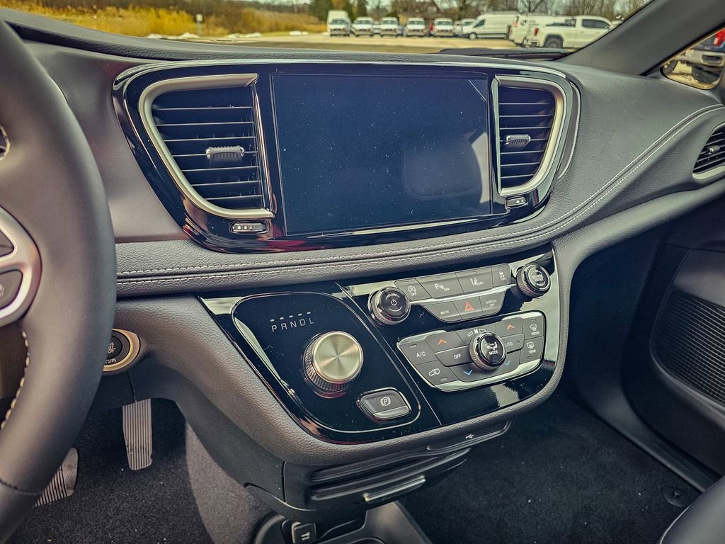 New 2026 Chrysler Pacifica Select image 22