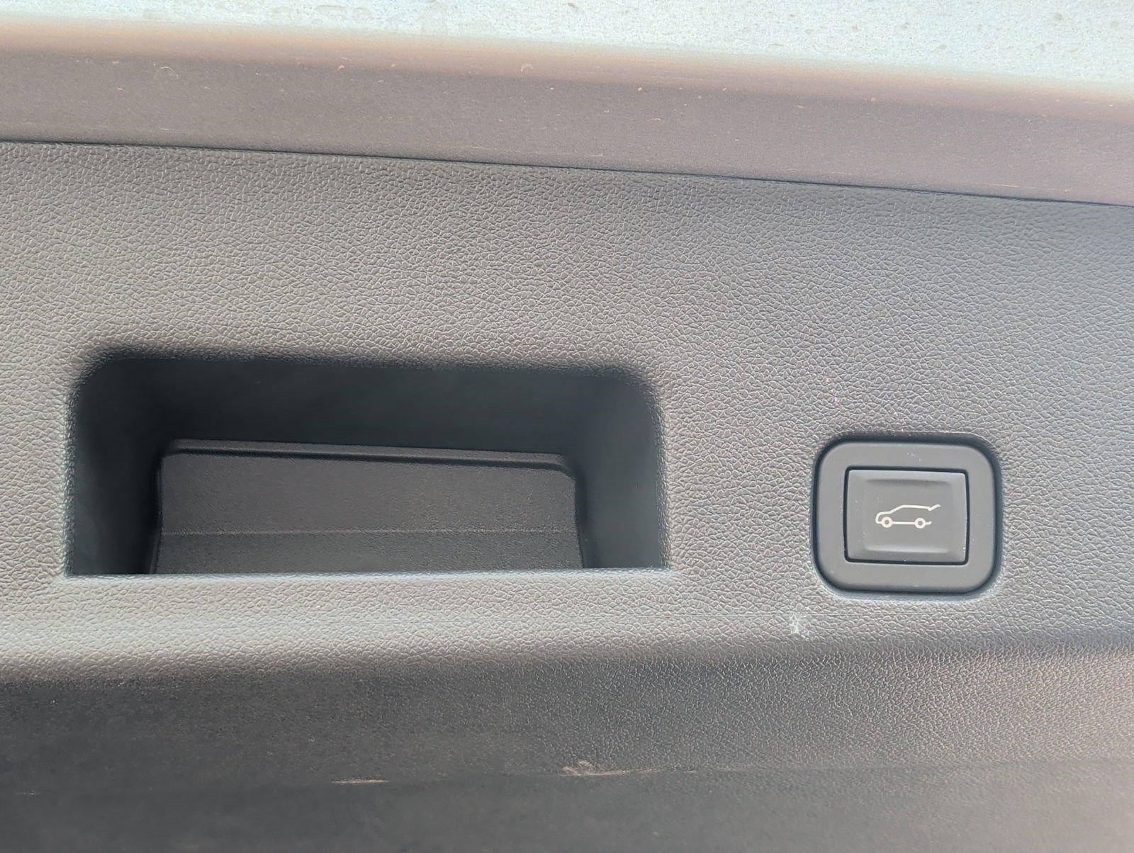 Used 2025 Chevrolet Traverse RS FWD image 28