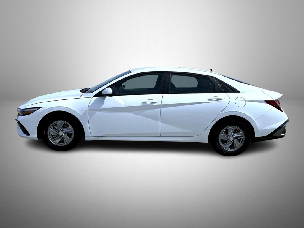 Used 2025 Hyundai Elantra SE image 9