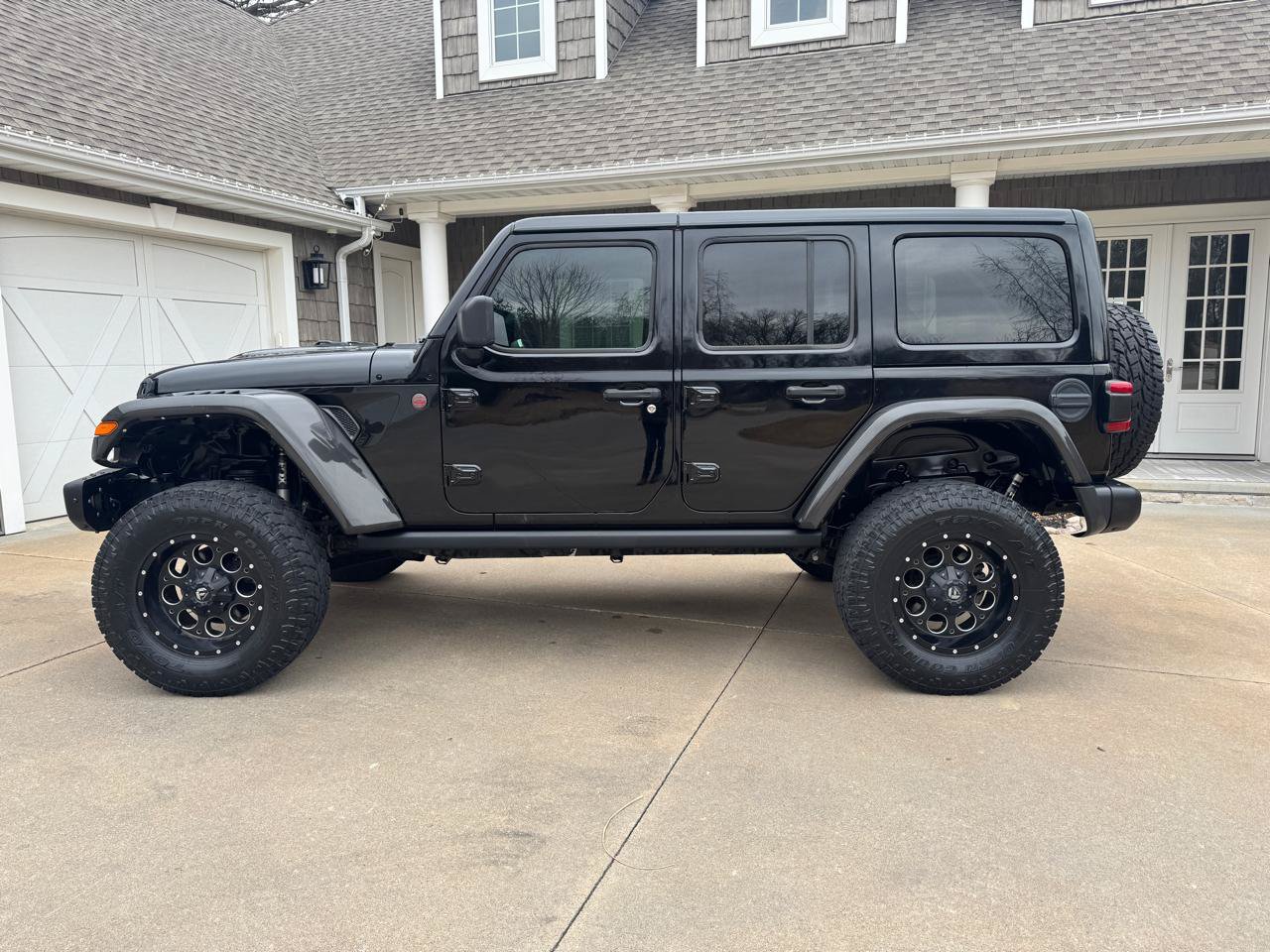 Used 2018 Jeep Wrangler Unlimited Rubicon w/ Steel Bumper Group AWD/4WD image 3