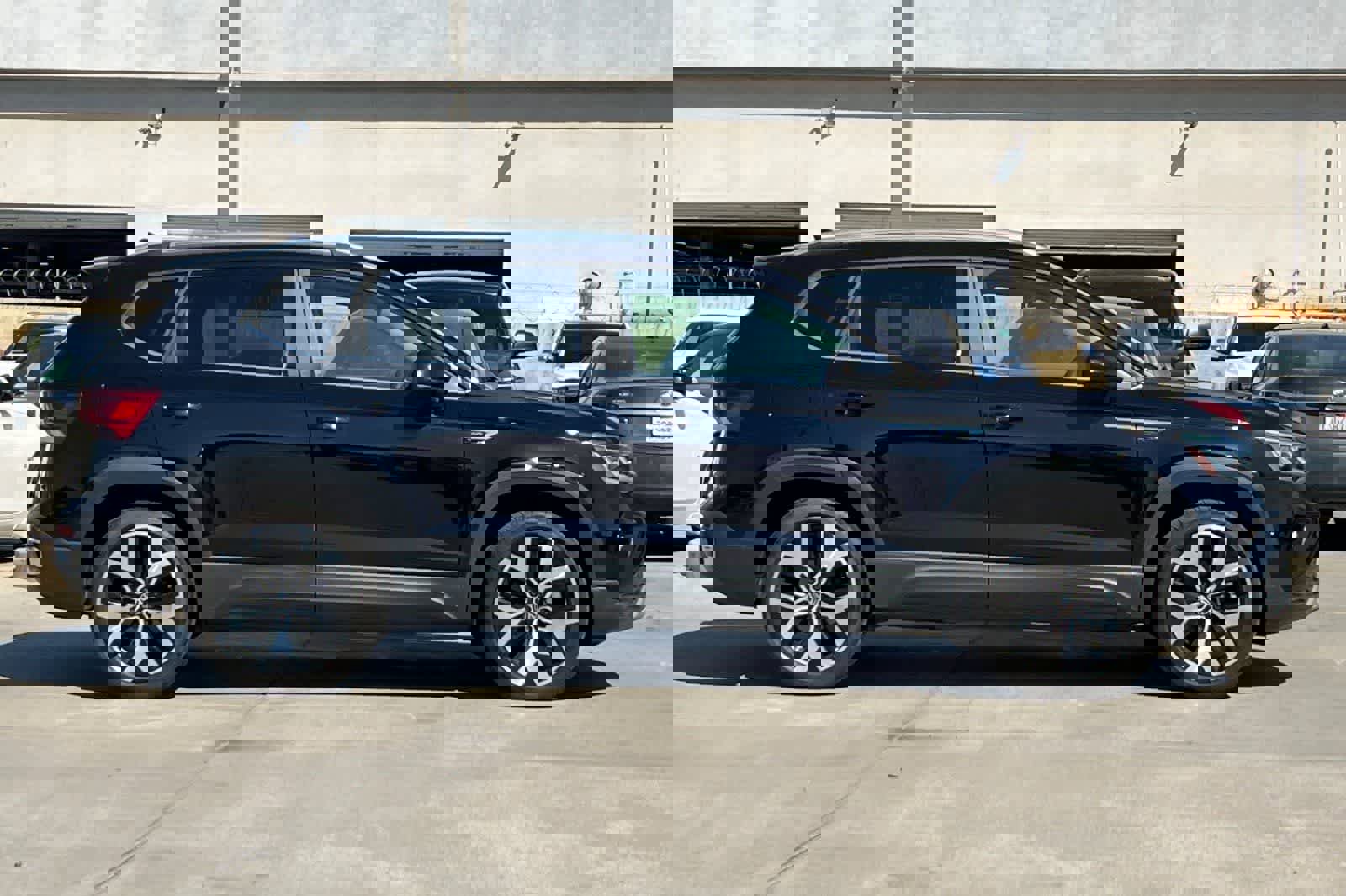 Used 2023 Volkswagen Taos SEL image 9