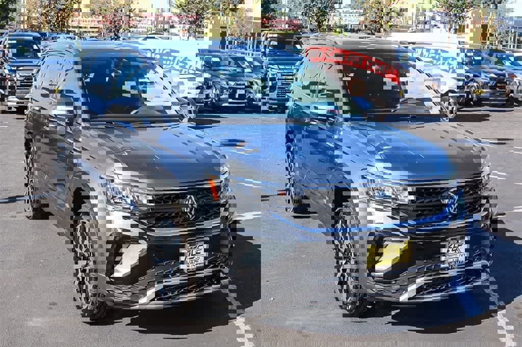 Used 2024 Volkswagen Taos SE image 3