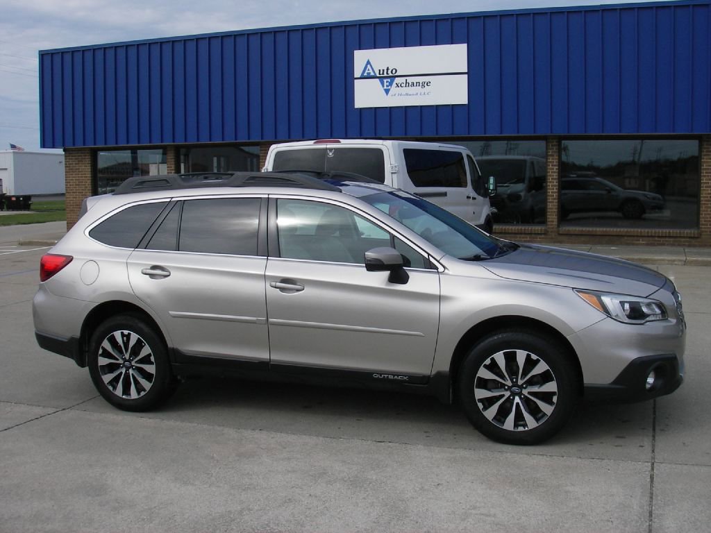 Used 2017 Subaru Outback 2.5i Limited AWD/4WD image 3