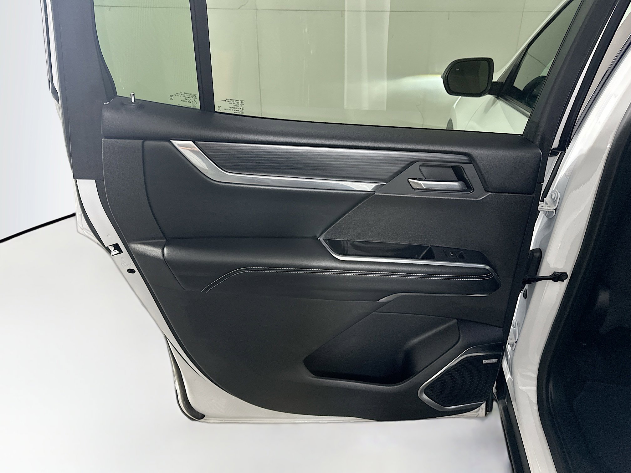 Used 2025 GMC Acadia Elevation image 26