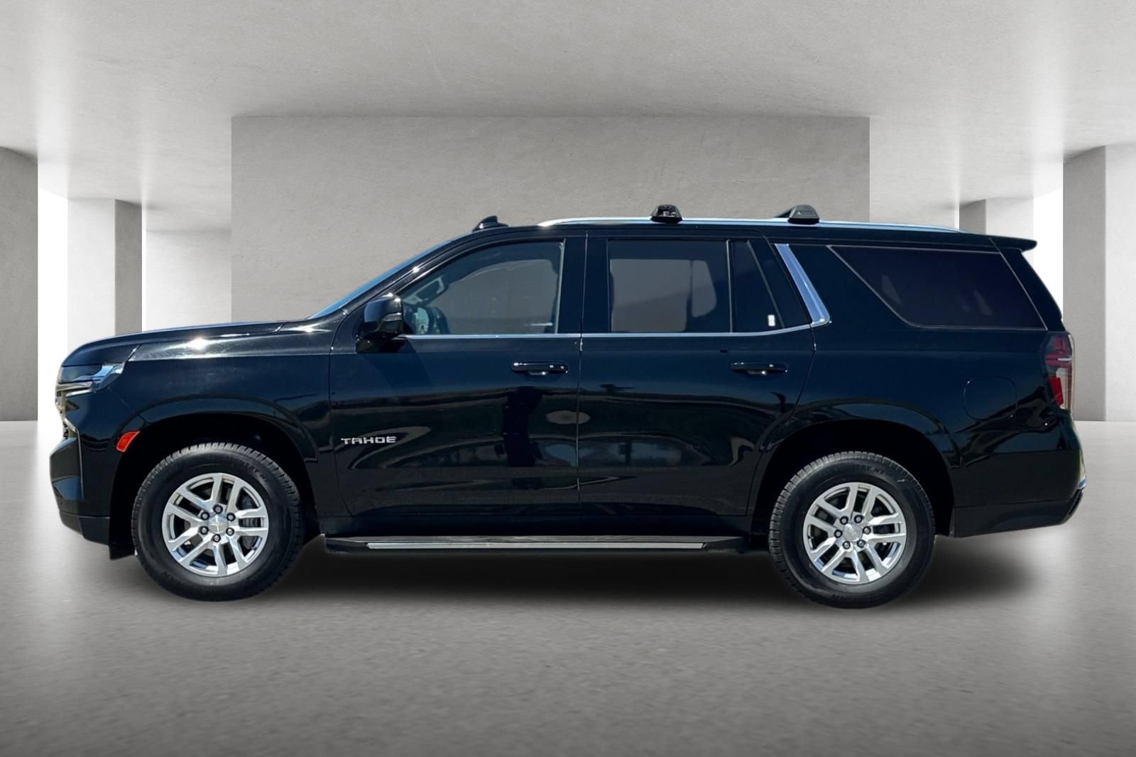 Used 2022 Chevrolet Tahoe LT w/ Luxury Package AWD/4WD image 7
