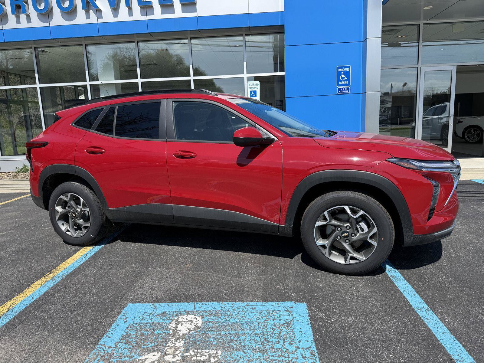 New 2026 Chevrolet Trax LT w/ Sunroof Package FWD image 7