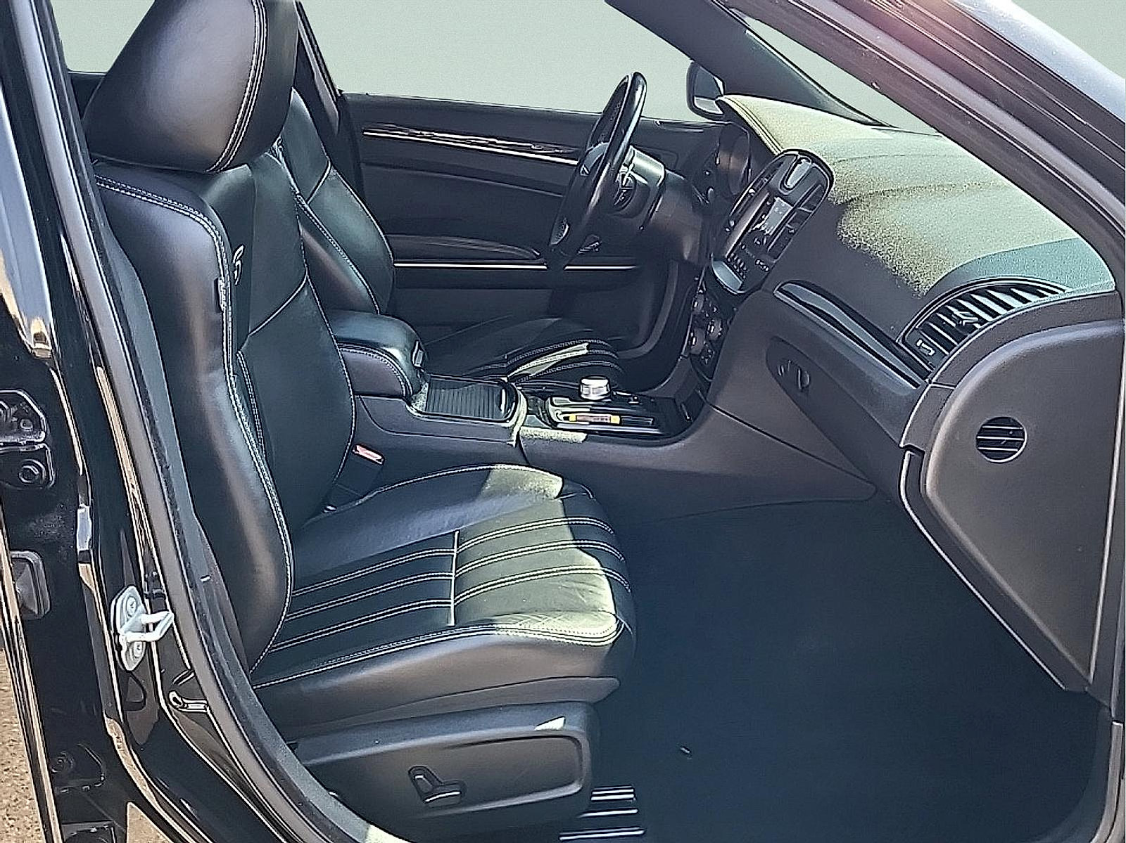 Used 2022 Chrysler 300 S AWD/4WD image 10