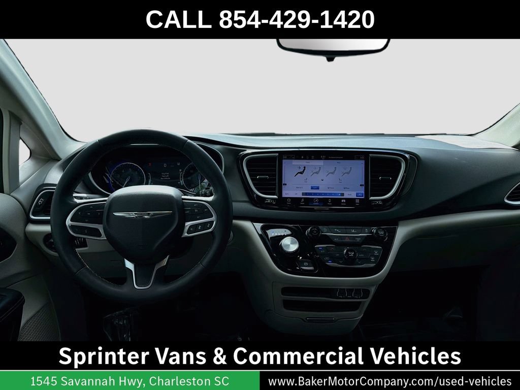Used 2024 Chrysler Pacifica Touring-L FWD image 24