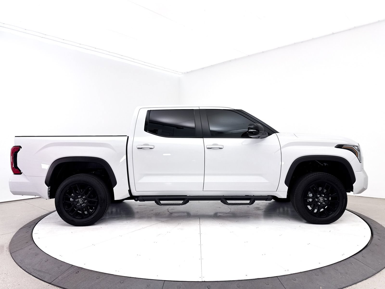 Used 2026 Toyota Tundra Limited AWD/4WD image 40