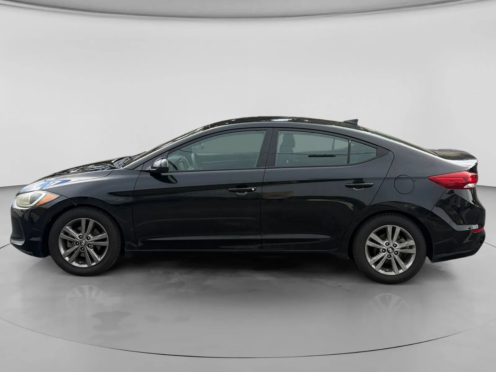 Used 2018 Hyundai Elantra SEL FWD image 2