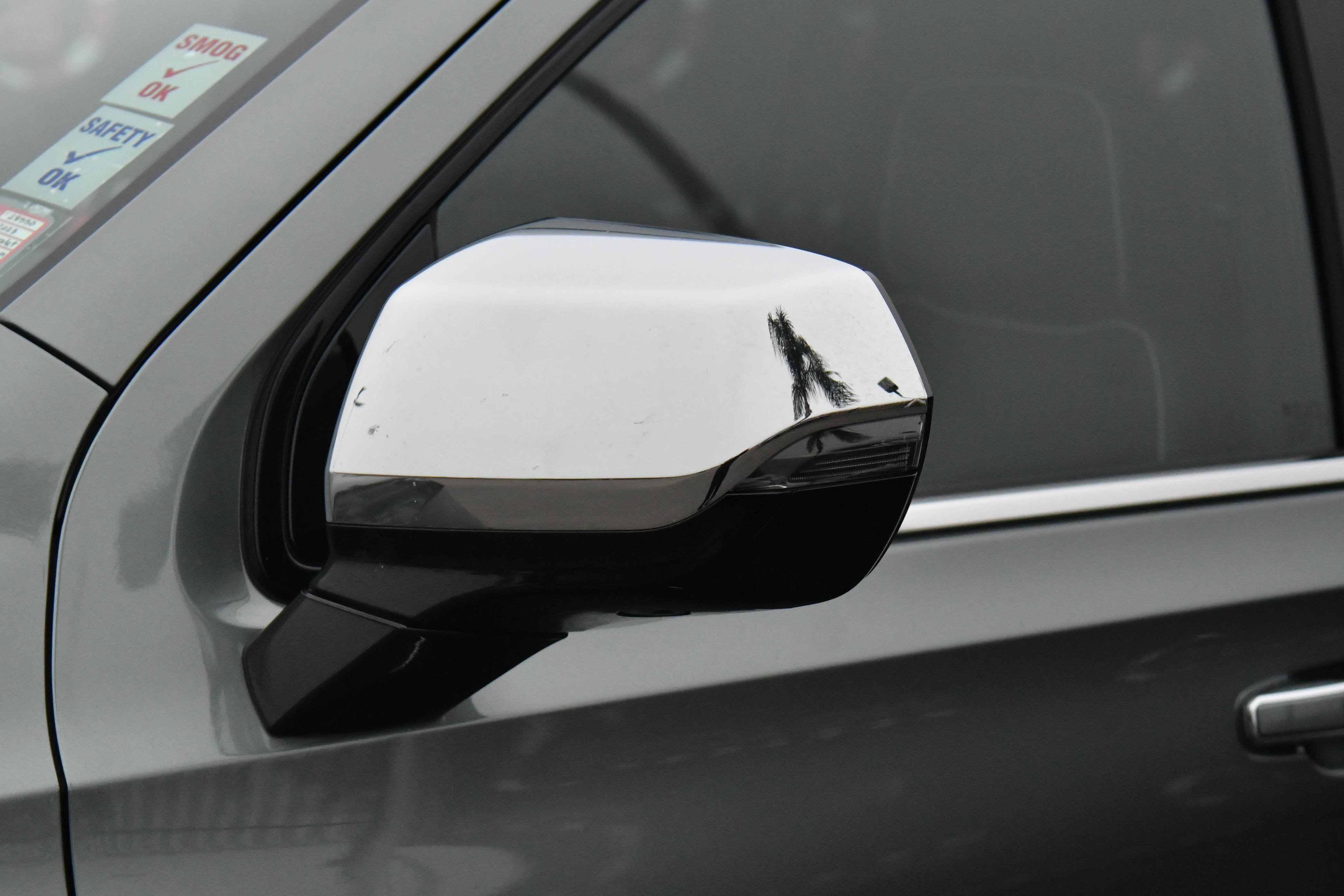 Used 2023 Chevrolet Suburban Premier image 13