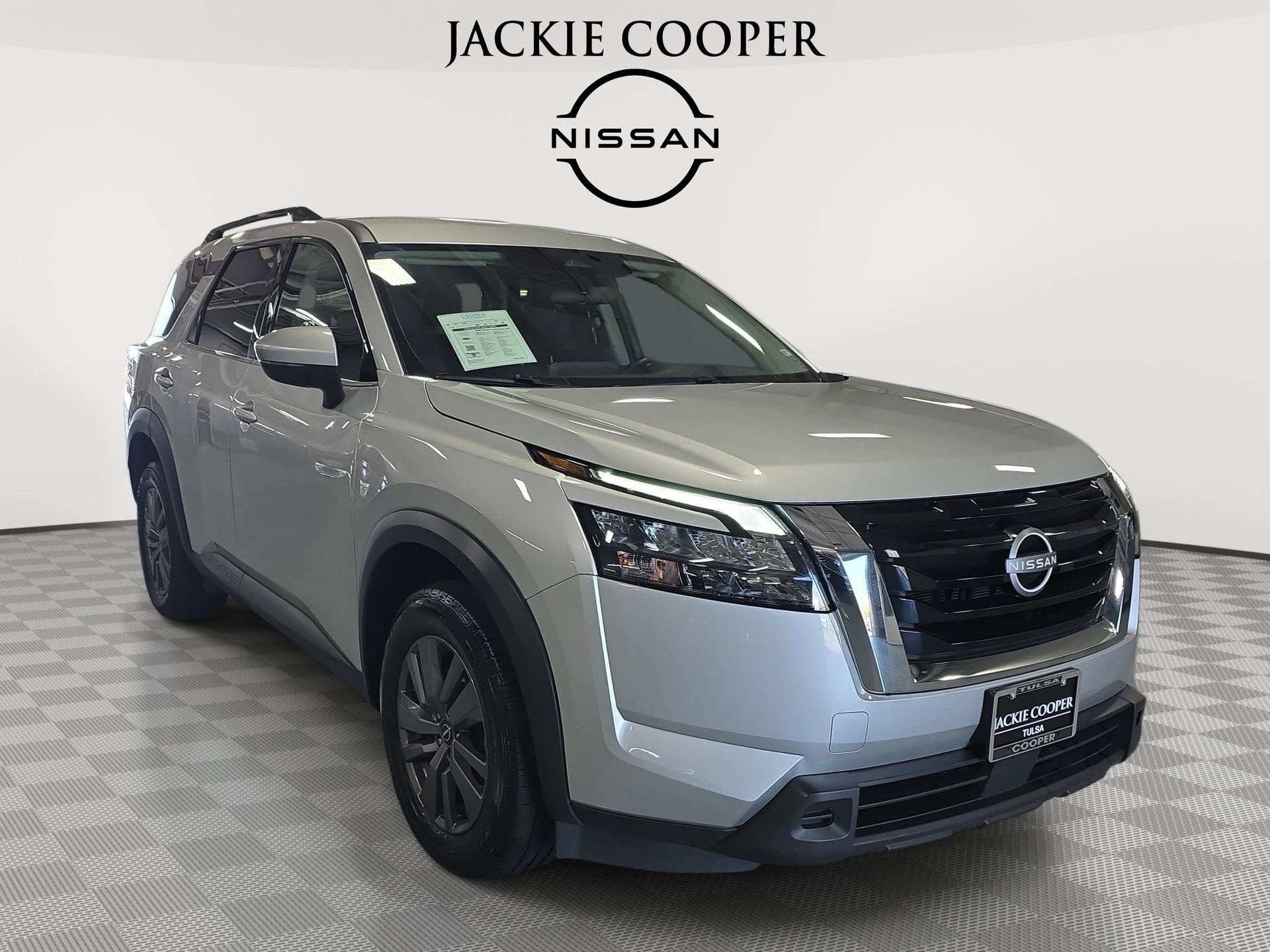 Used 2025 Nissan Pathfinder SV AWD/4WD image 3