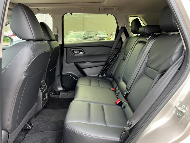 Used 2025 Nissan Rogue SL w/ Tech Package AWD/4WD image 4