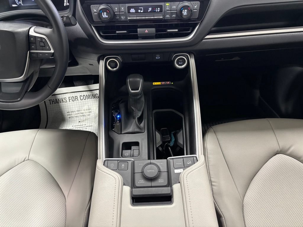 Used 2025 Toyota Grand Highlander AWD image 39