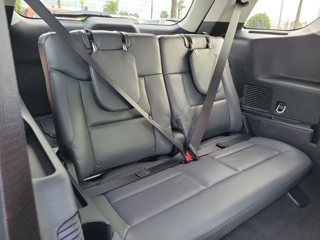 Used 2025 Ford Explorer Active w/ Active Comfort Package RWD image 18