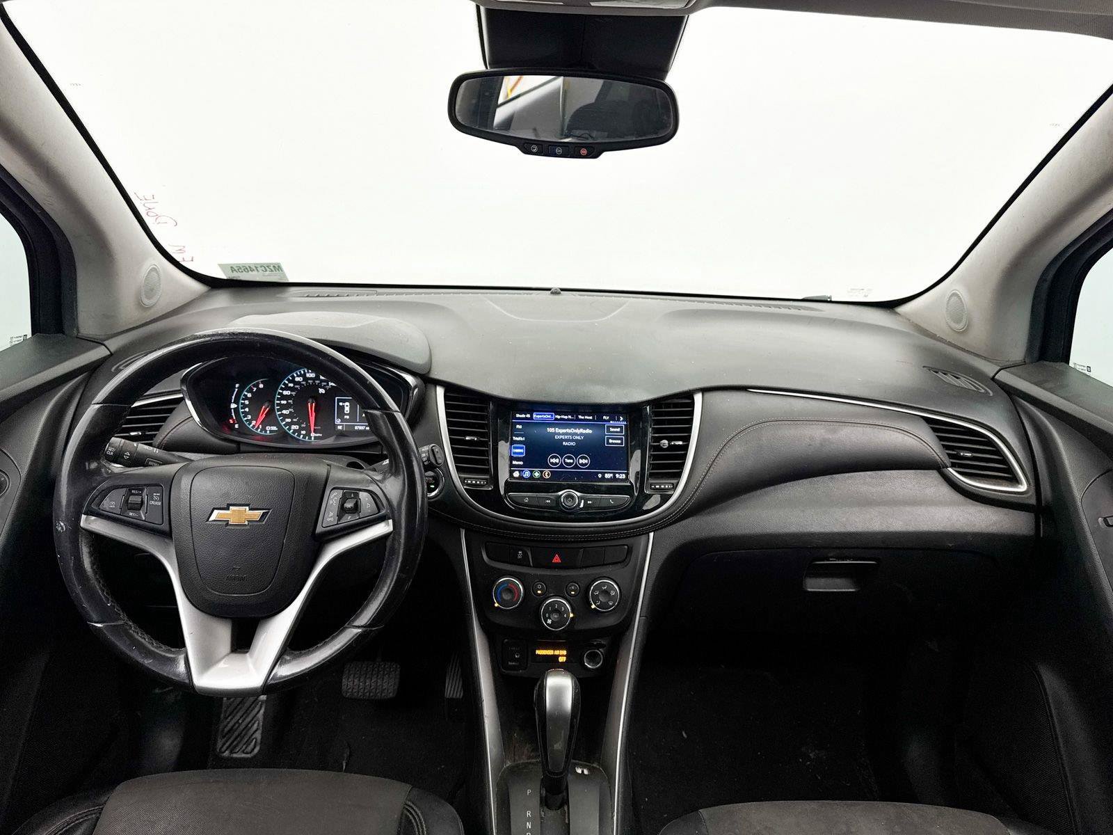 Used 2018 Chevrolet Trax LT w/ LT Convenience Package FWD image 12