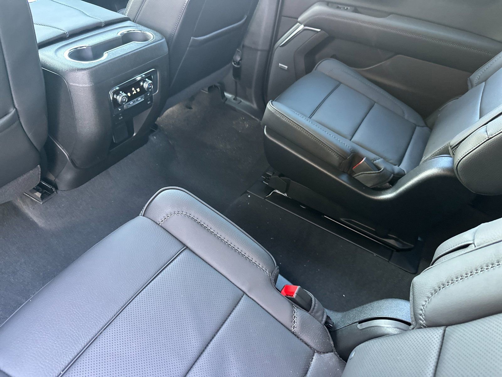 New 2026 GMC Yukon XL Denali AWD/4WD image 12