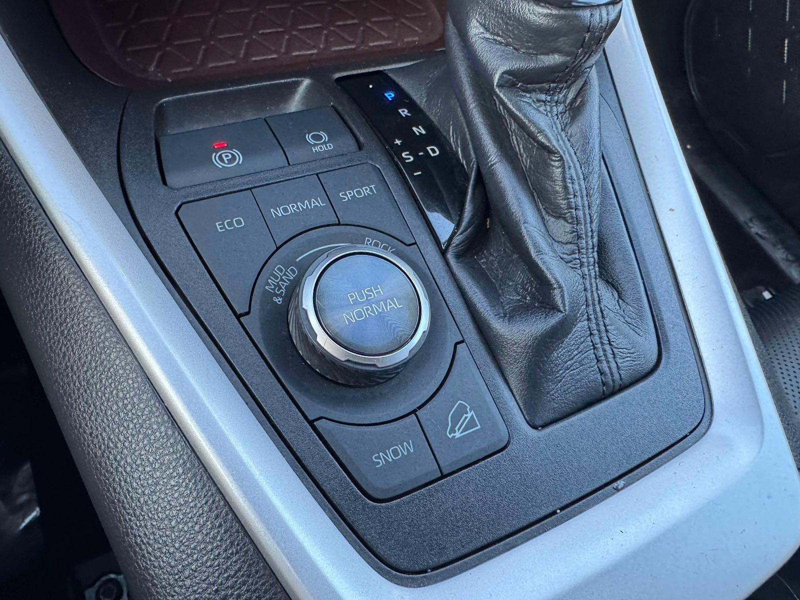 Certified 2021 Toyota RAV4 Limited w/ Limited Grade Weather Package AWD/4WD image 36