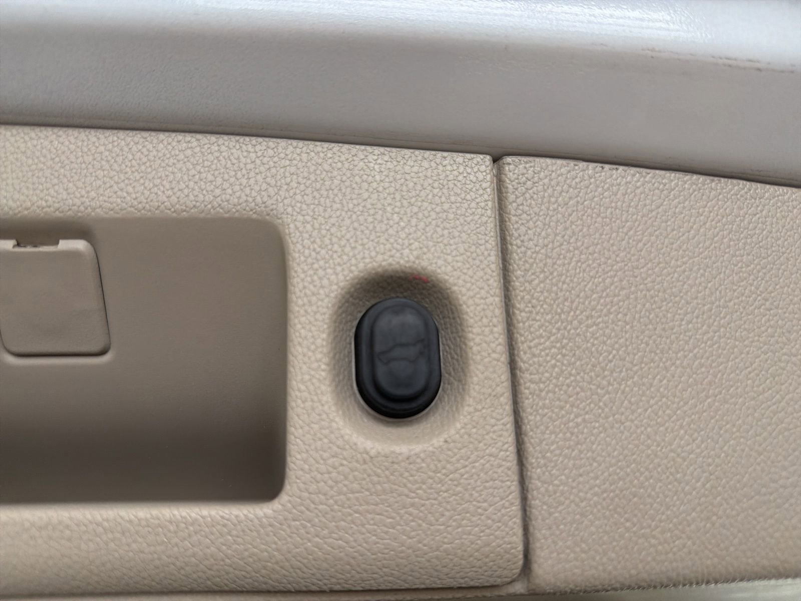 Used 2020 Cadillac Escalade ESV Luxury image 13