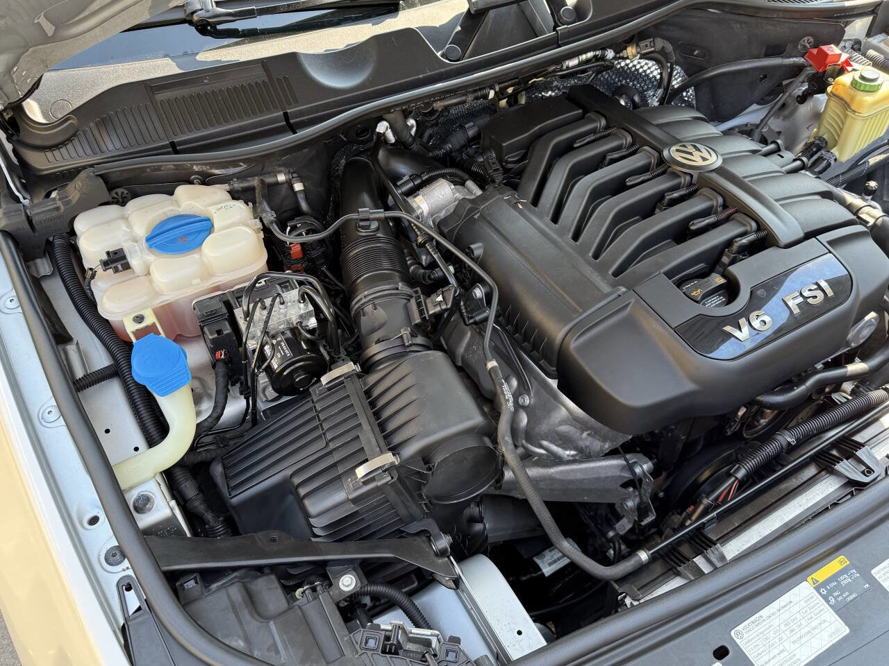 Used 2012 Volkswagen Touareg Sport image 49