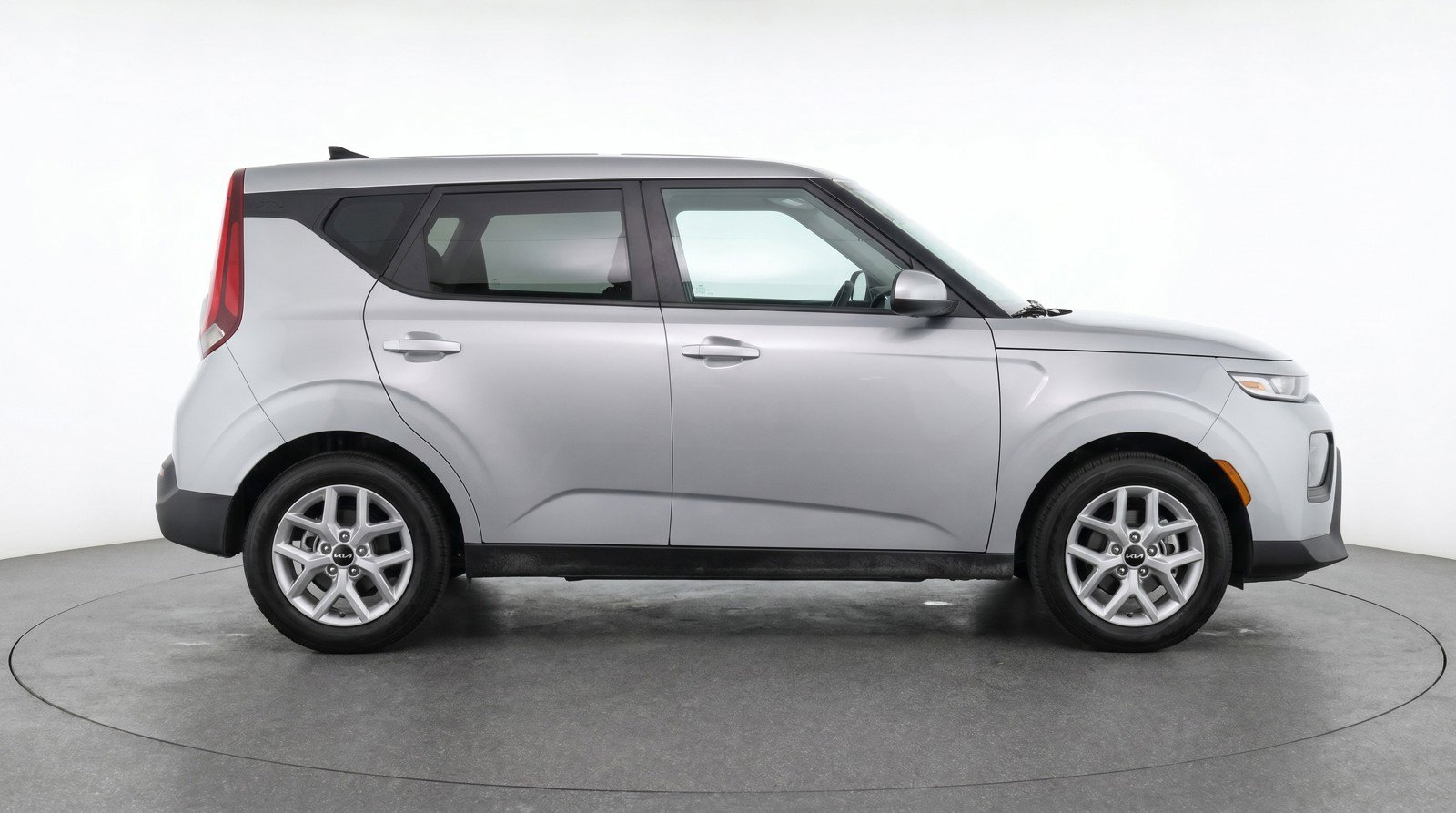 Used 2025 Kia Soul LX w/ LX Technology Package FWD image 11