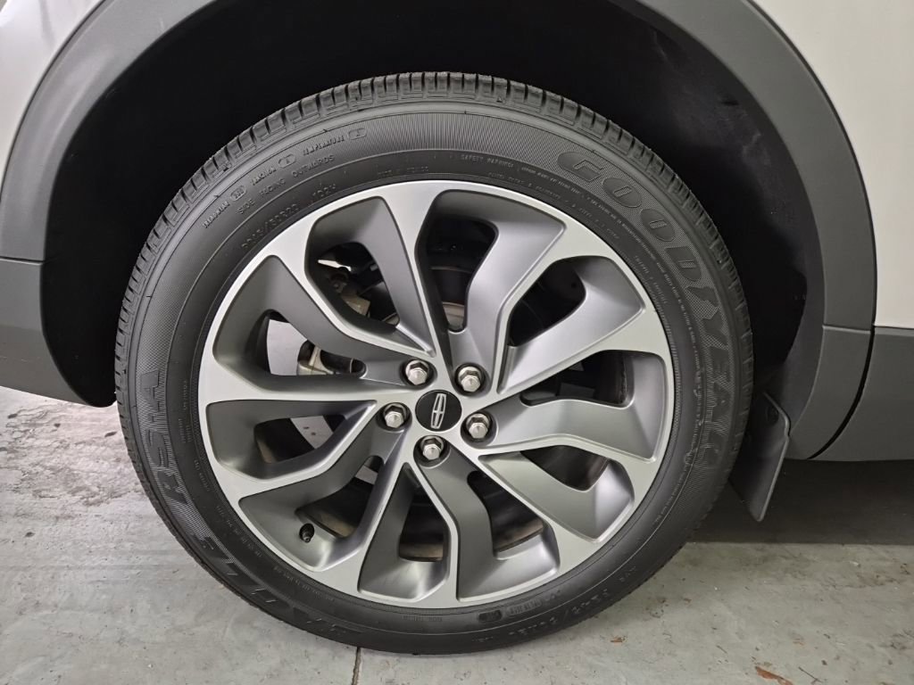 Used 2022 Lincoln Nautilus Reserve w/ Equipment Group 201A image 11