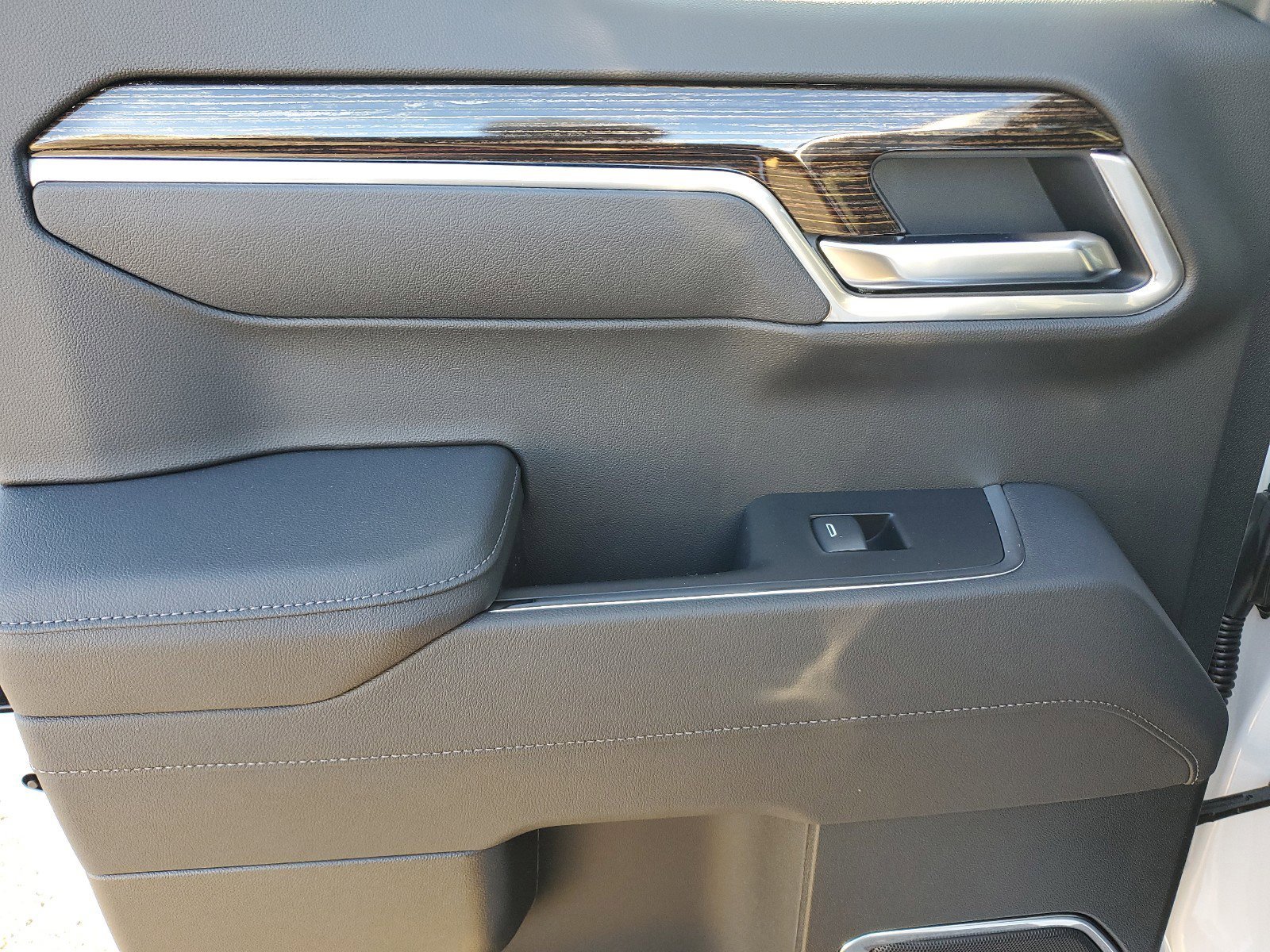 New 2025 GMC Sierra 1500 Elevation w/ Preferred Package image 15