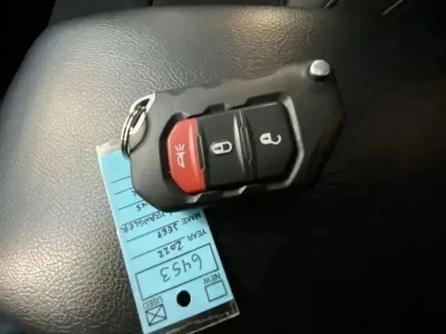Used 2022 Jeep Wrangler Sport AWD/4WD image 29