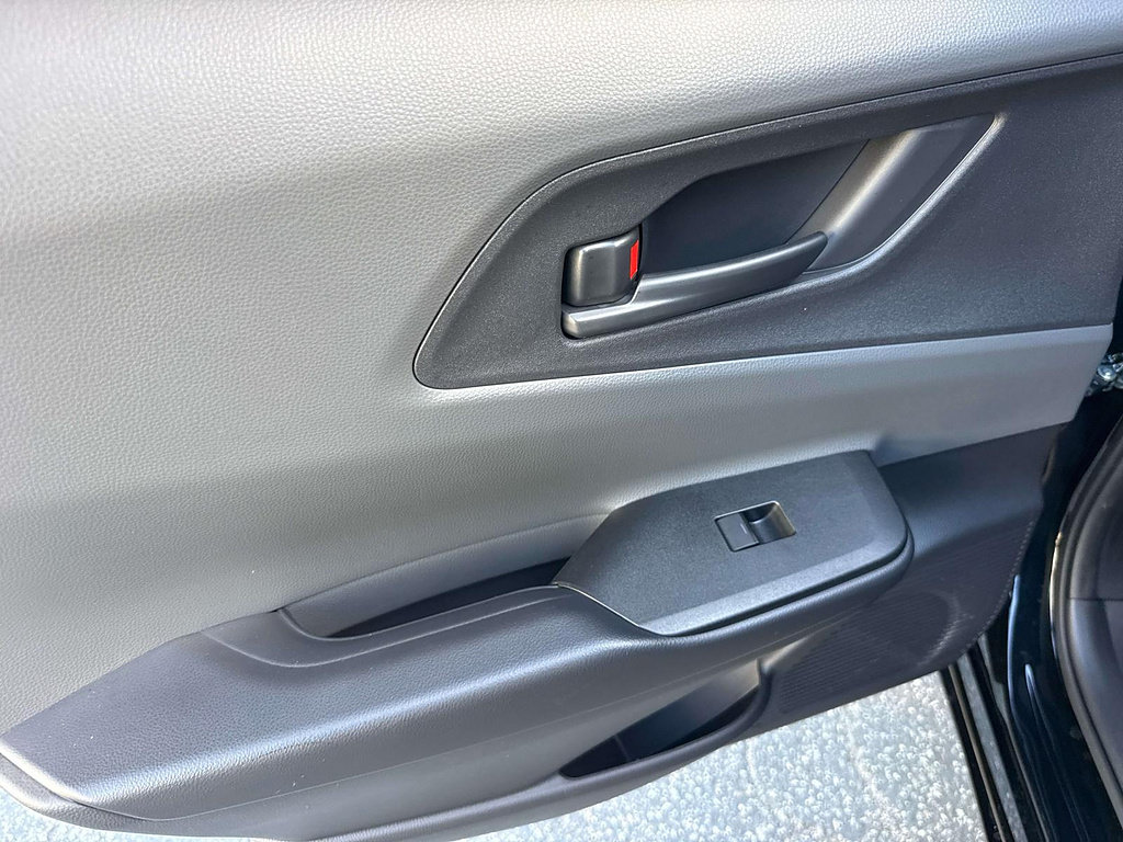 Used 2025 Toyota Prius LE FWD image 9