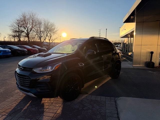 Used 2021 Chevrolet Trax LT w/ Redline Edition image 3