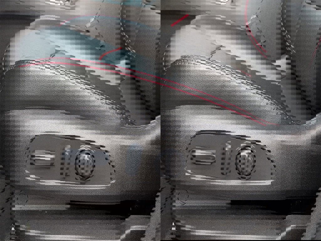 Certified 2023 Chevrolet Equinox RS w/ RS Leather Package image 15