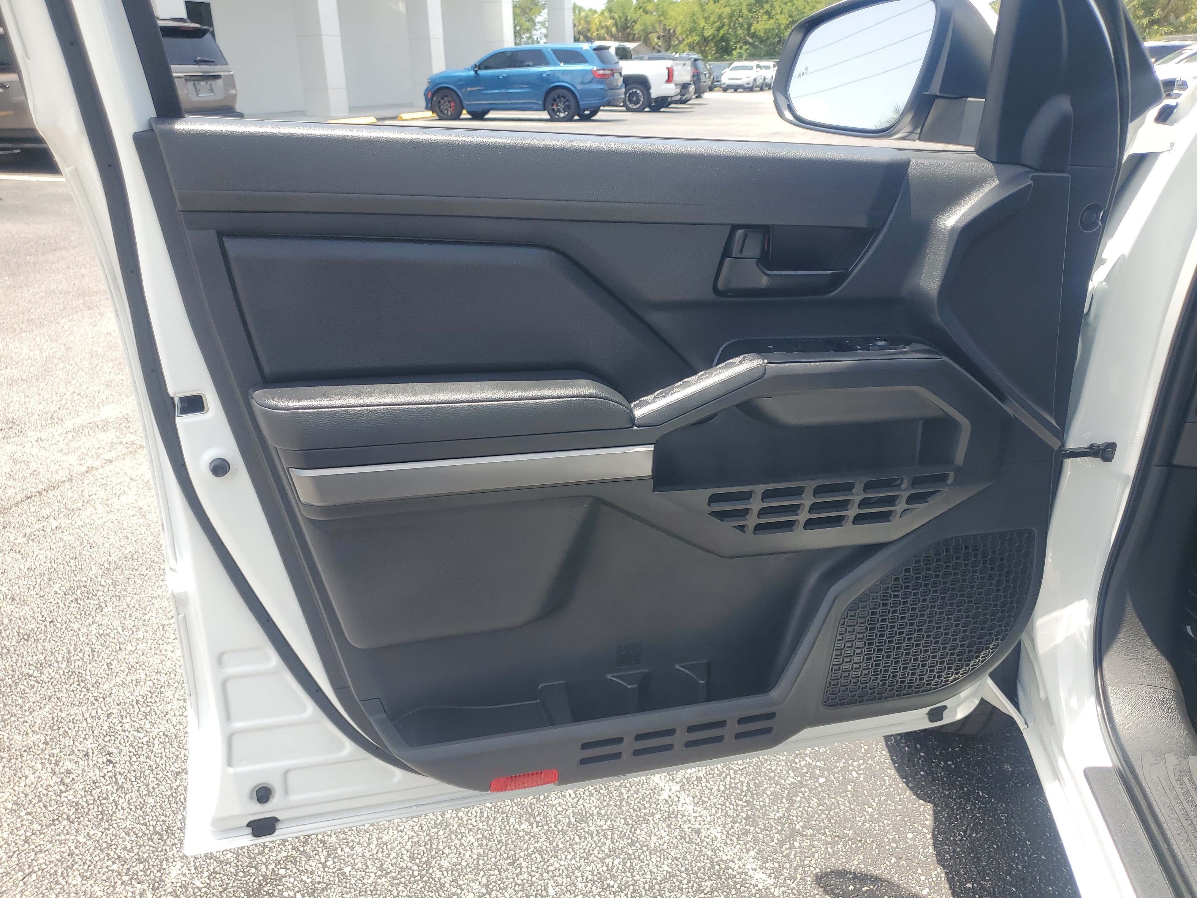 Used 2025 Toyota Tacoma SR5 AWD/4WD image 24