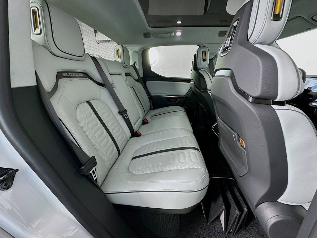 Used 2025 Rivian R1T Adventure image 27