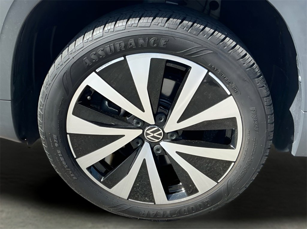 Used 2024 Volkswagen Taos SE image 16