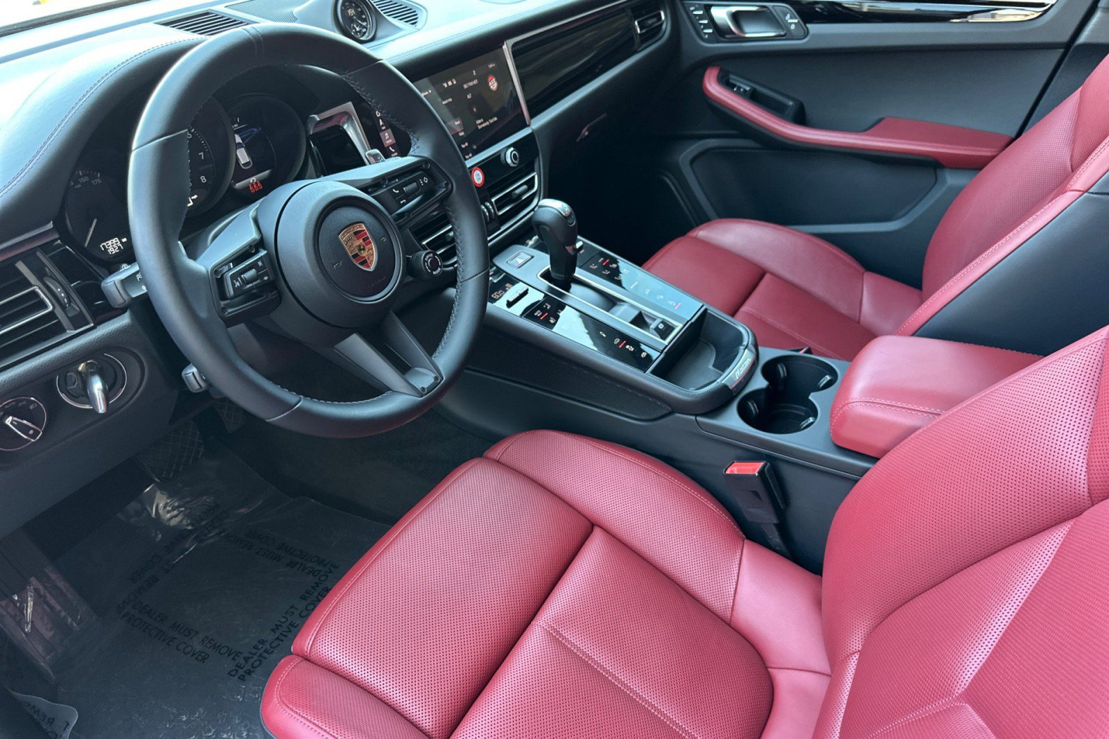 Certified 2023 Porsche Macan Turbo AWD/4WD image 4