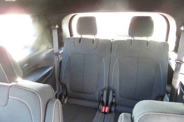 New 2025 Jeep Grand Cherokee L Laredo w/ Luxury Tech Group I image 13