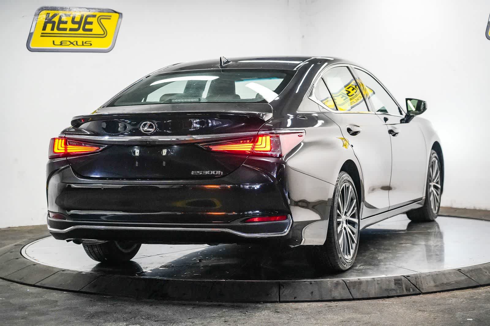 Used 2024 Lexus ES 300h w/ Premium Package FWD image 6