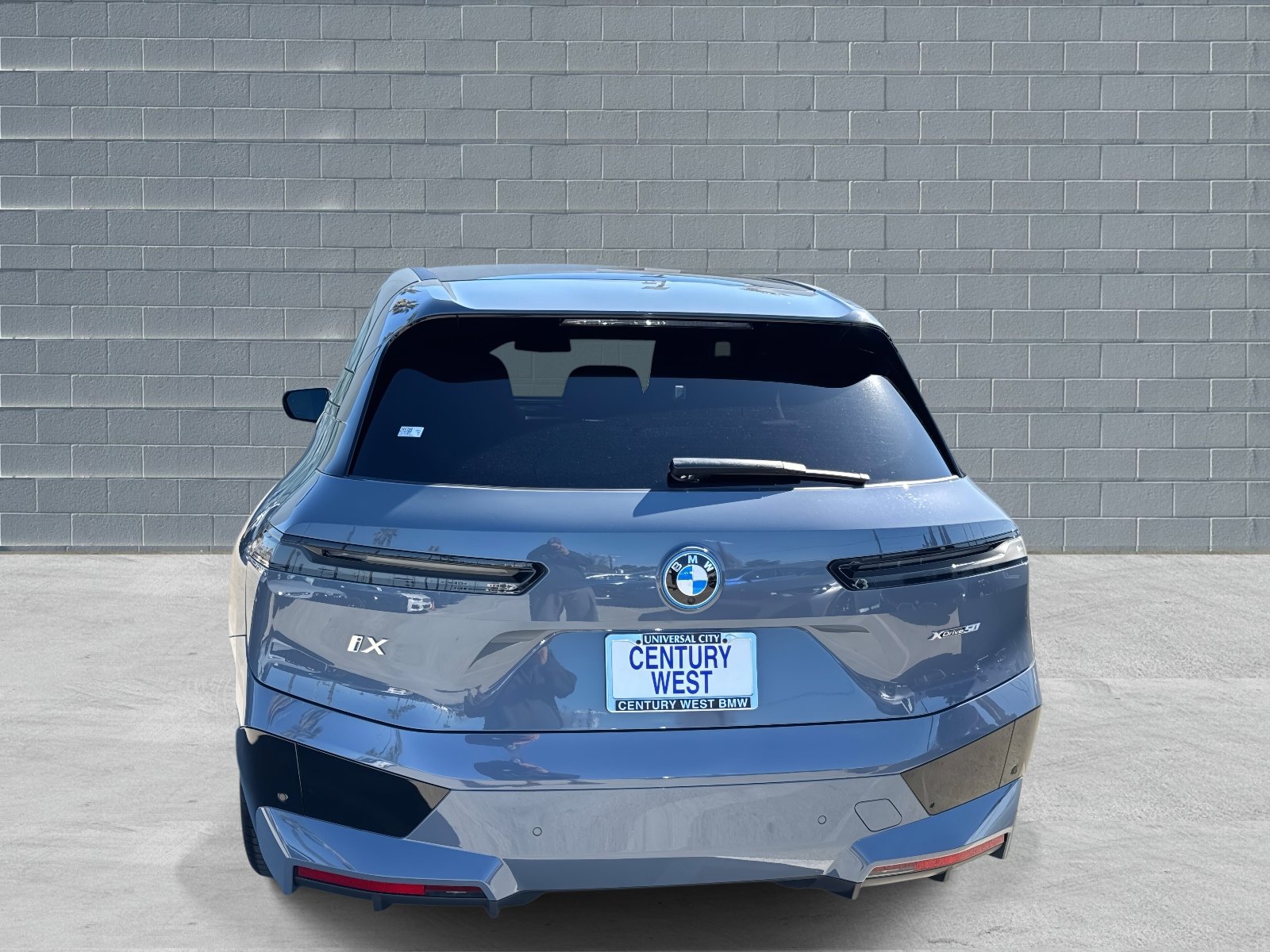 Used 2022 BMW iX xDrive50 w/ Premium Package image 4