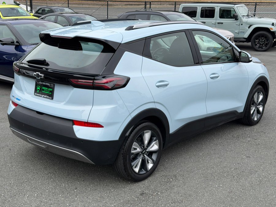 Used 2023 Chevrolet Bolt EUV LT w/ Convenience Package FWD image 5