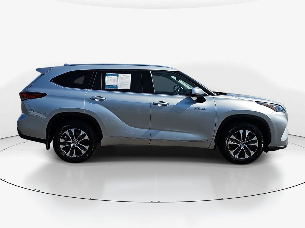 Used 2020 Toyota Highlander XLE image 4