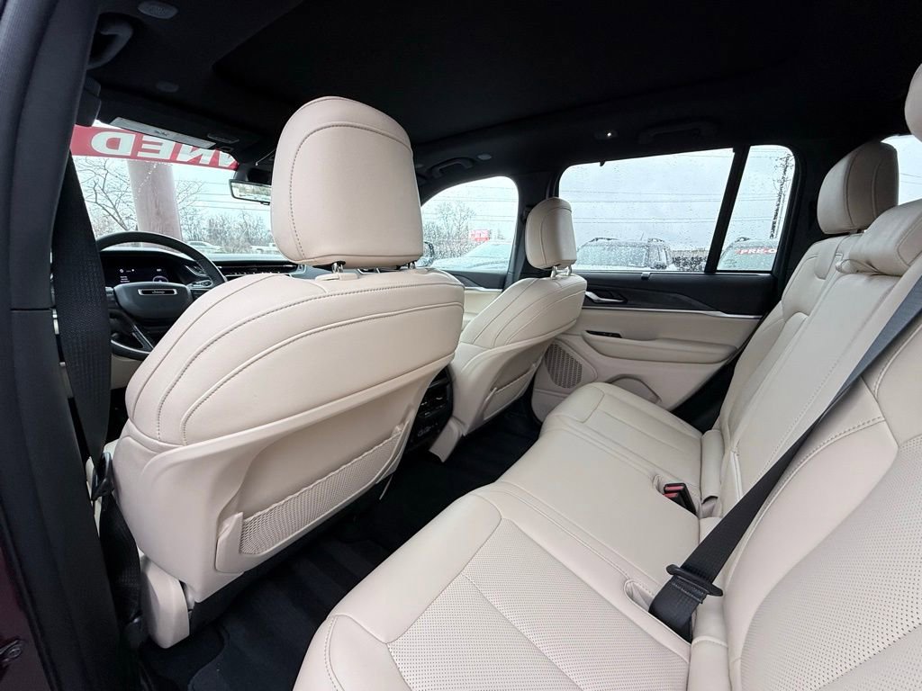 Used 2024 Jeep Grand Cherokee Limited w/ Luxury Tech Group II image 24