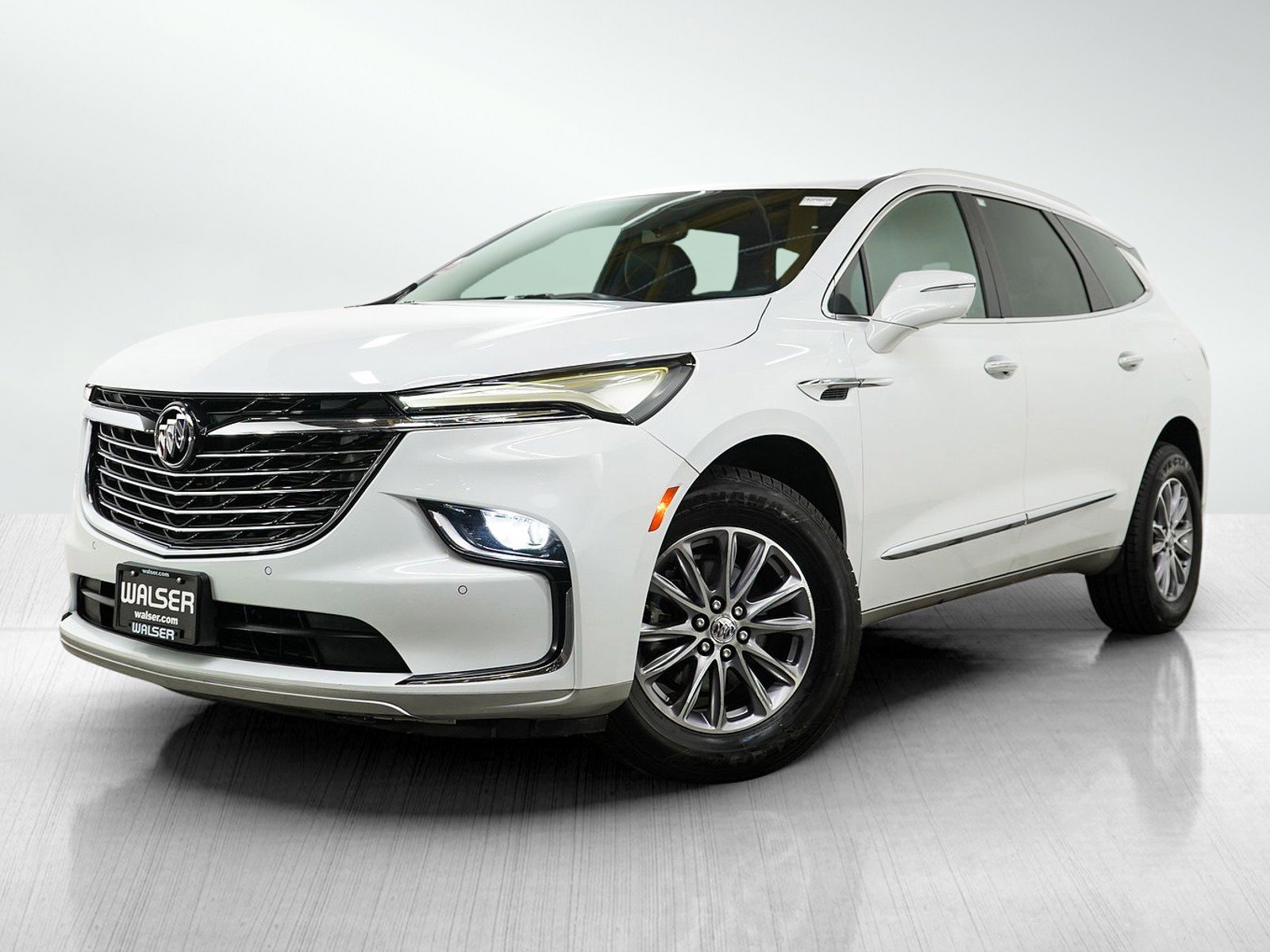 Used 2023 Buick Enclave Essence FWD image 1