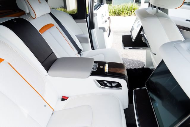 Used 2023 Rolls-Royce Cullinan w/ Cullinan Package image 33