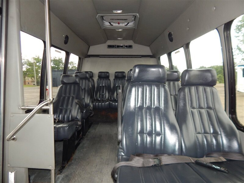 Used 2010 Chevrolet Express 3500 Extended RWD image 28