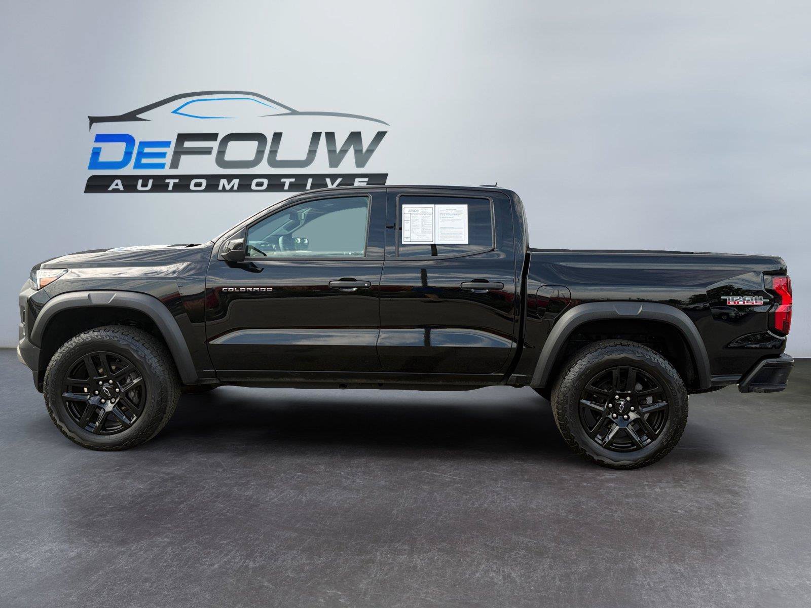 Used 2024 Chevrolet Colorado Trail Boss w/ Safety Package AWD/4WD image 6